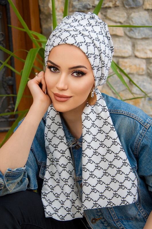 Aişe Tesettür - Beyaz Hat Desen Atkılı Bone (1)