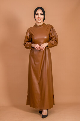 Aişe Tesettür - Kahverengi Deri Düğme Detaylı Elbise (1)