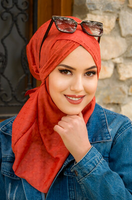 Kiremit Ponpon Çapraz Bantlı Medium Size Hijab - Hazır Şal - Thumbnail