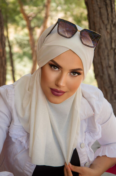 Kırık Beyaz Çapraz Bantlı Medium Size Hijab - Hazır Şal